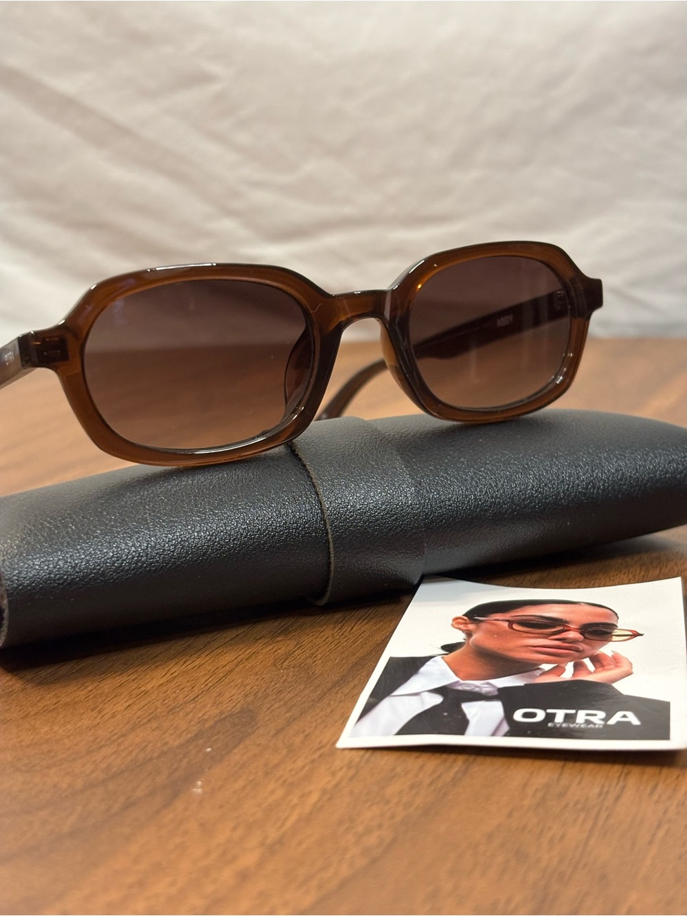 Women's Brown Oval Sunglasses - Classic Sun Lens